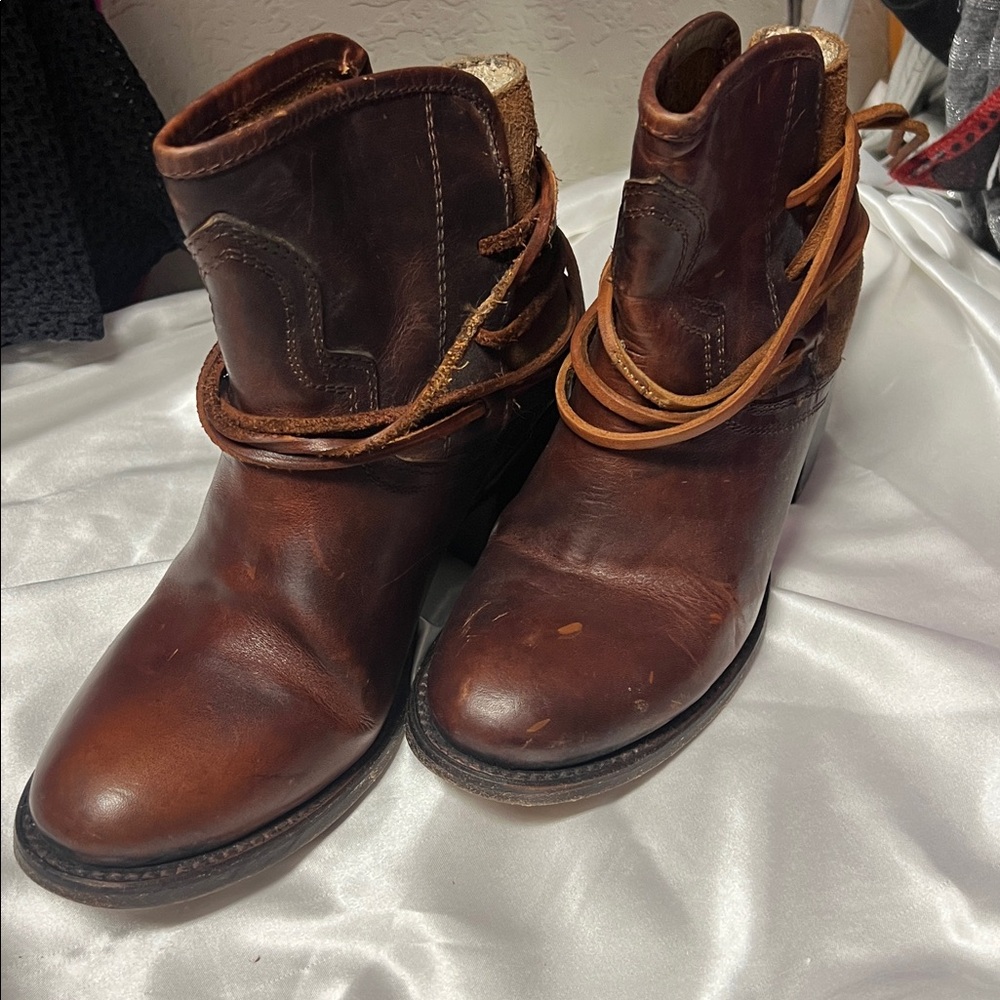 Freebird Casey, gently used, good condition. Size 8, fits like a 7.5.